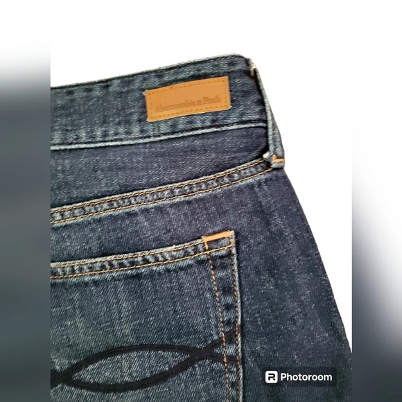 đź’•Abercrombie & Fitch distressed raw hem shorts - Picture 5 of 8